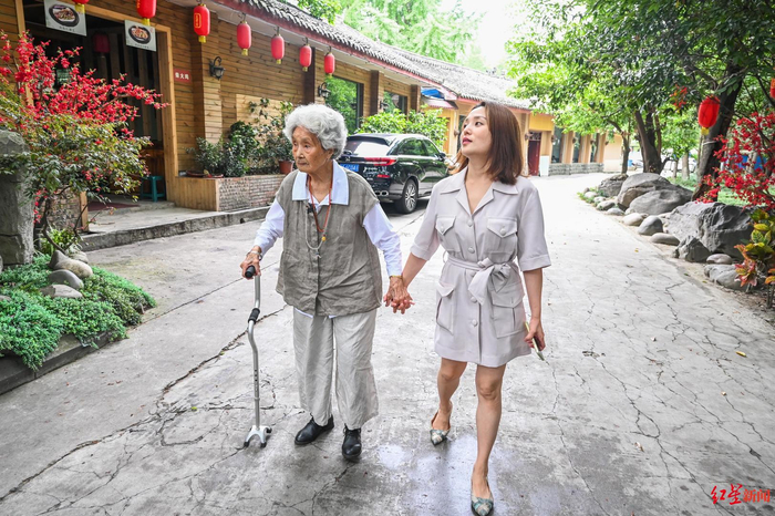 　▲网红奶奶和孙女