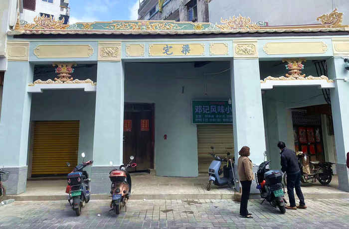 正在升级改造中的海口水巷口。记者陈望 摄