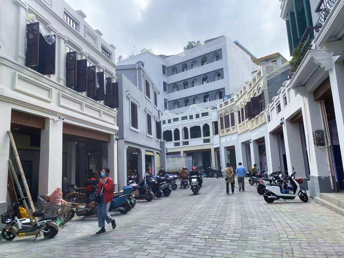 正在升级改造中的海口水巷口。记者陈望 摄