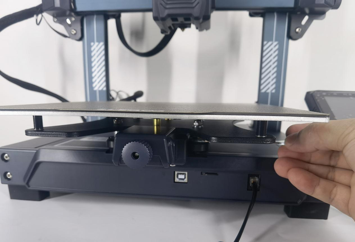 　　ELEGOO Neptune3 Pro 稳固喉管、打印平板