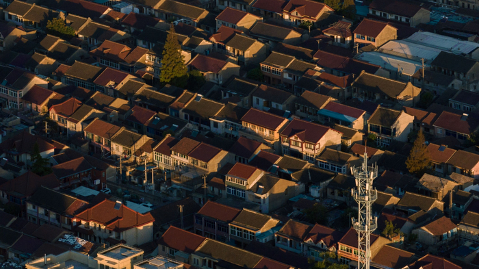 图为杨行老集镇航拍，一幢幢自建老宅鳞次栉比