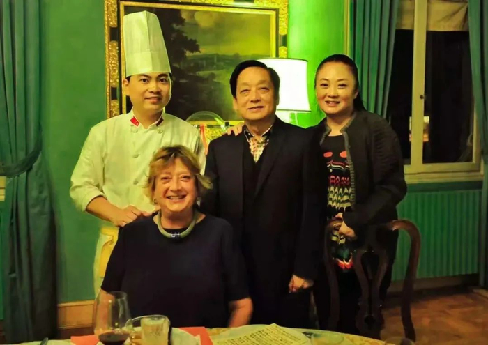 ▲ “美林的世界在威尼斯”展览期间与伯爵夫人