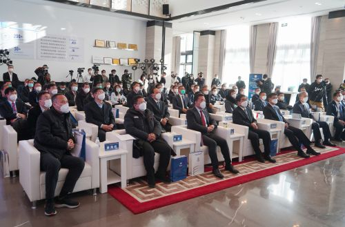 参加仪式的领导和嘉宾