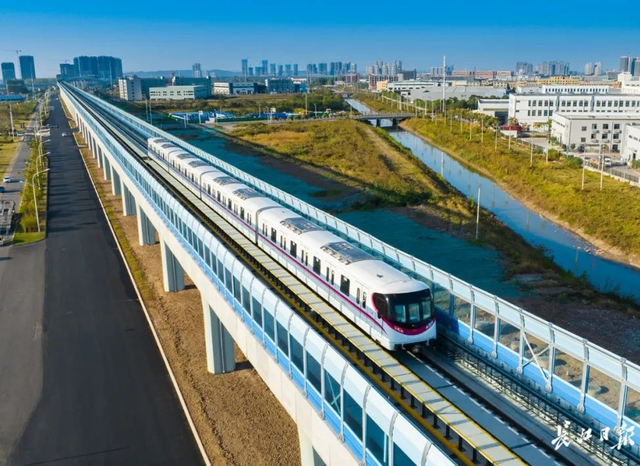 16号线列车。通讯员袁永华 供图