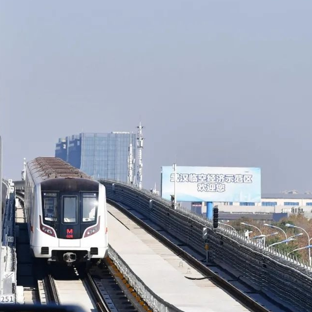 前川线列车。记者李永刚 摄