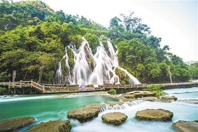 荔波小七孔拉雅瀑布