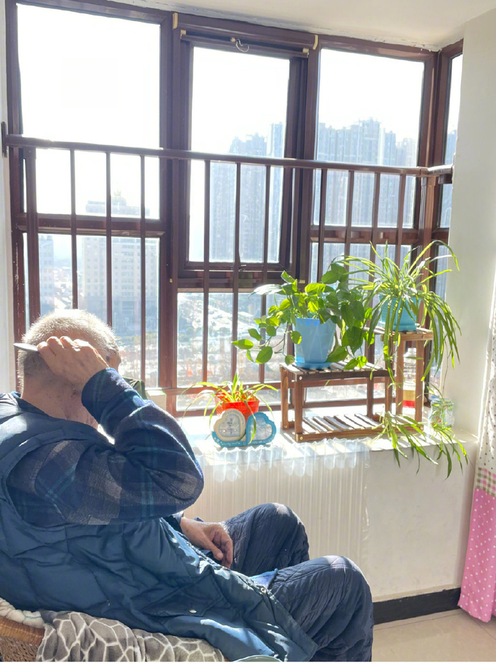 程爷爷已经出院回到家中