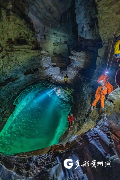 地心酷玩项目银——河洞绳降