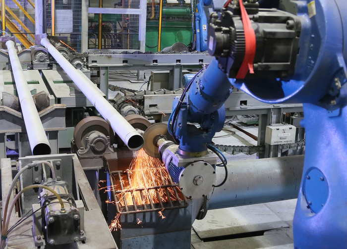 新兴铸管股份有限公司生产线一角。