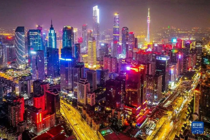 这是2023年1月1日拍摄的广州天河路商圈夜景（无人机照片）。