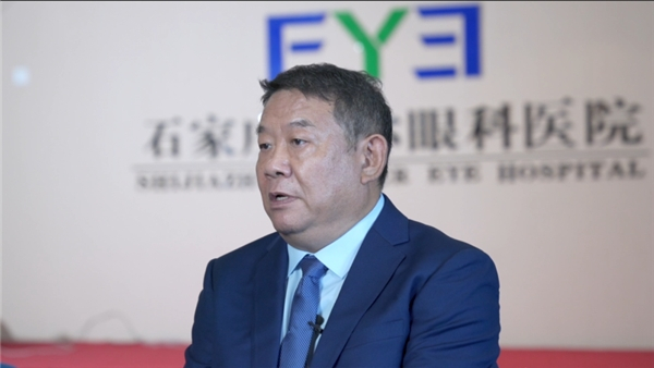 　　爱尔眼科医院集团河北省区总院长马景学教授正在讲解