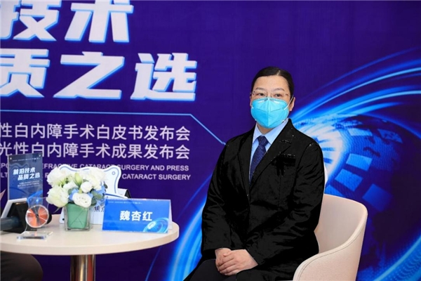 　　石家庄爱尔眼科医院白内障青光眼科主任魏杏红正在科普