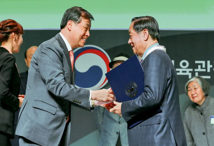 ▲美林荣获“韩国文化勋章”