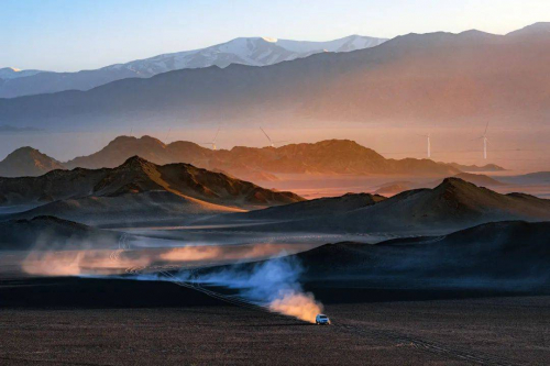 　　自驾西北大环线，一场特别的“结婚仪式”。/图虫创意