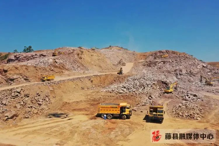 藤县绿色新材料产业园项目建设工地 李婉梅 摄