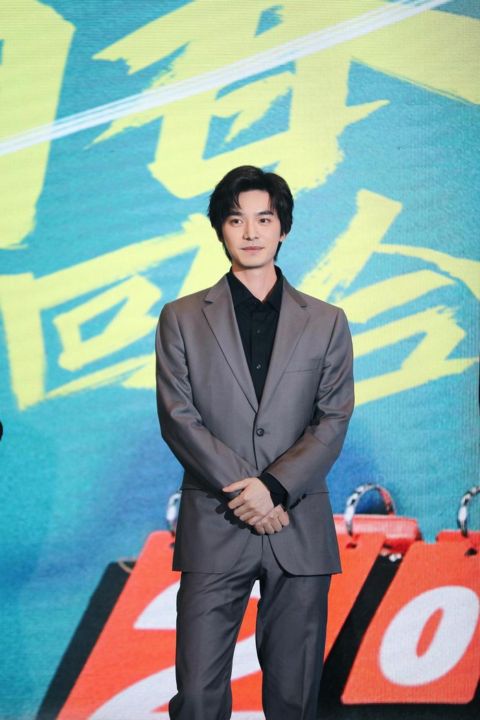 　　电影《青春几回合》主演骆明劼