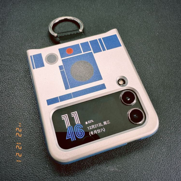  图源：品玩 LU摄 ZFlip4 官方星球大战手机壳