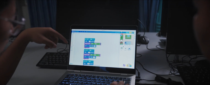 　　腾讯扣叮青少年编程平台界面