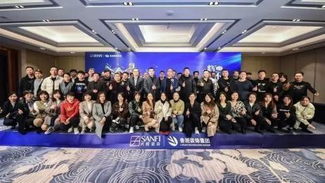 　　设计大赛合影留念