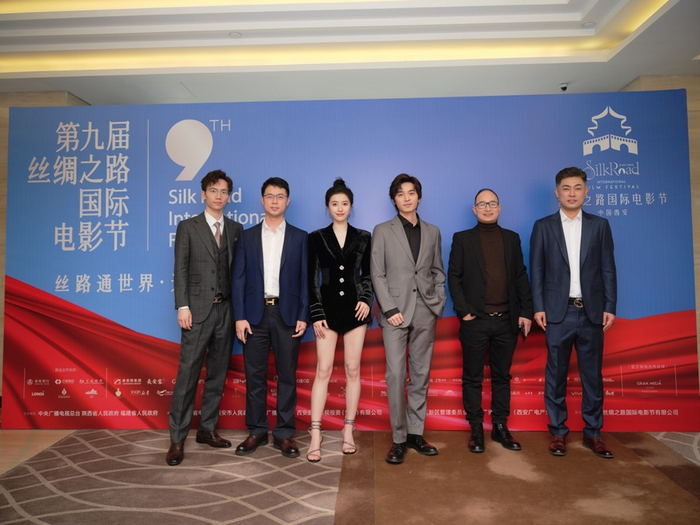 　　电影《青春几回合》主创大合影