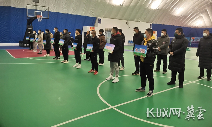 1月1日，在石家庄市藁城区体育公园，各队运动员代表正在参加开幕式。刘志伟 摄