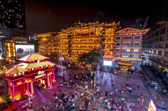 夜幕下的越秀花市（资料图）