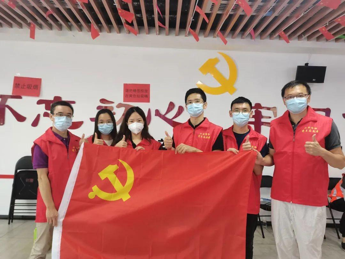 　　王锐旭带领九尾科技党支部同心抗疫