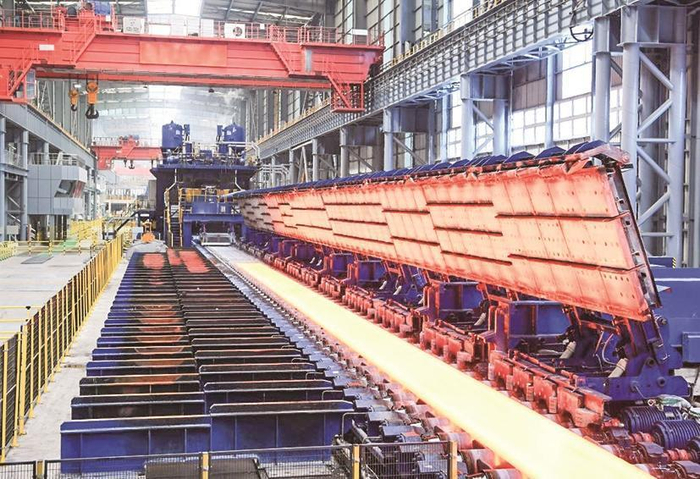     河钢集团唐钢公司的轧钢车间。新华社记者 杨世尧 摄