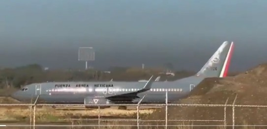 被毒贩盯上的墨西哥空军波音737，视频中有密集枪声 视频截图