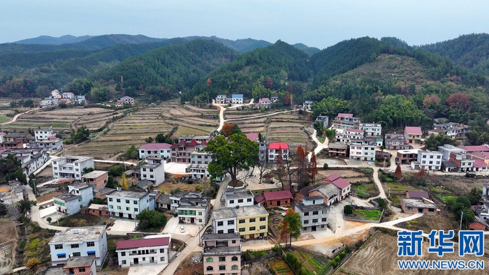 　　近日，航拍江西省宜春市万载县白良镇锦江村。新华网发 邓龙华 摄