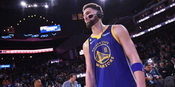 汤普森重返故地情绪拉满勇士主场气氛剑拔弩张