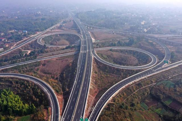 ▲ 内江城市过境高速公路（资料图）