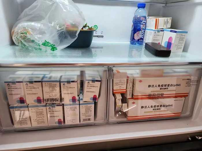 ▲ 乔健家中储备的丙种球蛋白。图 / 受访者提供