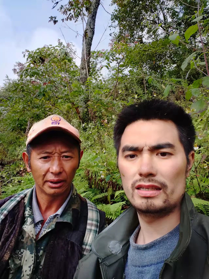 2022年9月21日，倪太高（左）找到甘宇（右）时的合影。受访者供图