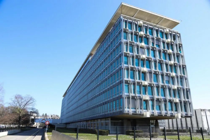 这是2021年3月30日在瑞士日内瓦拍摄的世界卫生组织总部办公大楼。图片来源：新华社