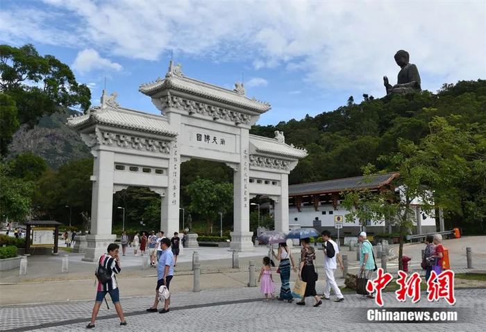 图为昂坪天坛大佛。张炜 摄 