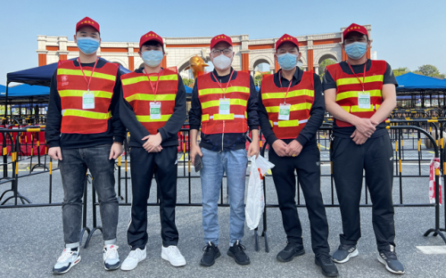 　　一品威客志愿者参与核酸检测服务合影