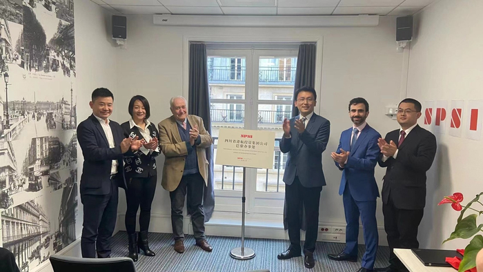 作为首批搭乘商务包机“出海”企业的陆海云港，在欧洲成功签约的同时，还开设了办事处，进一步强化海外市场。受访者供图