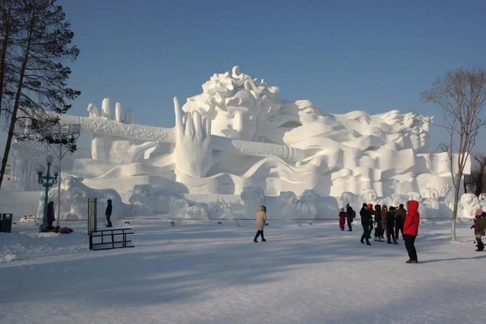 第15届雪博会大型主题雪塑《悠悠牧羊曲》