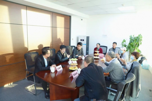 　　徐昌东先生一行与华亿大亨集团领导的深度会谈