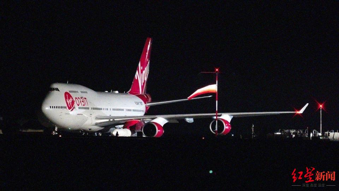 ↑携带维珍轨道公司火箭的一架改装的波音747飞机