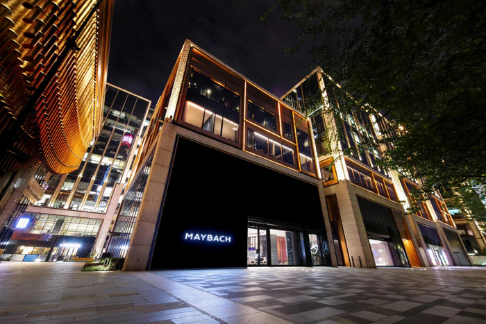 图为全球首家梅赛德斯-迈巴赫·礼境城市品牌中心在上海投入运营