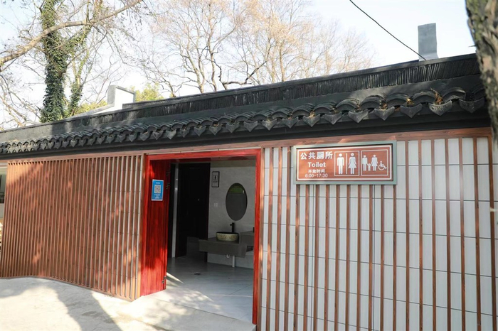 花贤路公厕改造前后