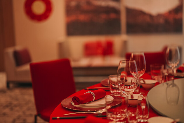 　　从上至下：北京瑰丽酒店乡味小厨;尊享年夜饭