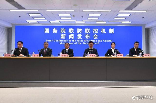 1月7日，国务院联防联控机制召开新闻发布会，介绍农村地区疫情防控有关情况，并回答媒体提问。新华社发（郑亮 摄）