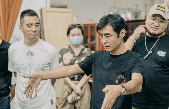 　　《风吹半夏》导演傅东育工作照。来源：受访者供图