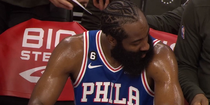 哈登串联全队送出12次助攻