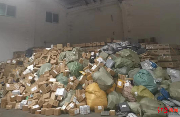 ↑解除合同前，成涛物流的快递件