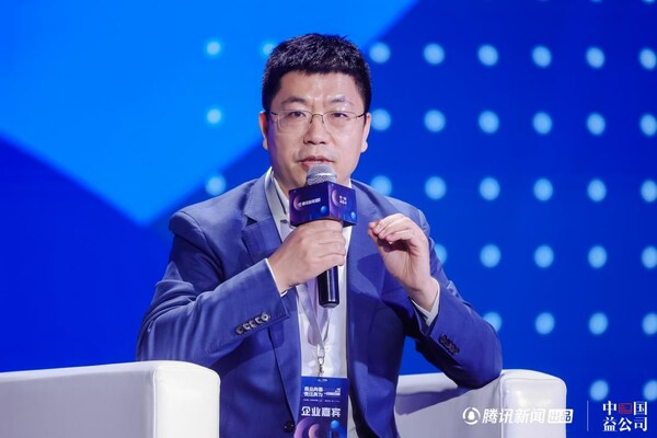 　　新东方公益基金会理事长王学文