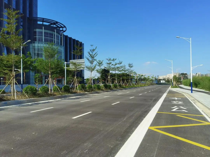 广东金融技术服务区B区市政工程（滨江二路）第一标段。